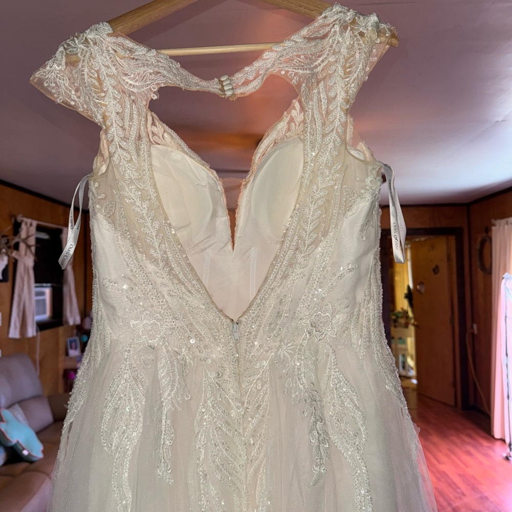 Elegant White Wedding Dress - Picture 6 of 13